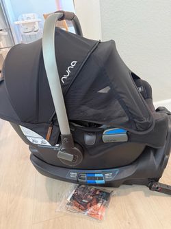 Nuna Pipa Rx Car seat and base