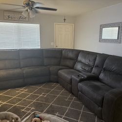 Power Reclining Sectional 