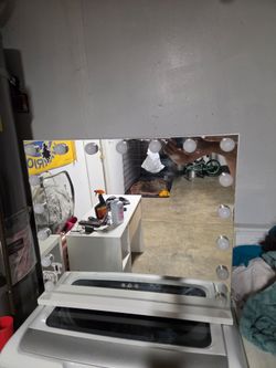 Vanity mirror light
