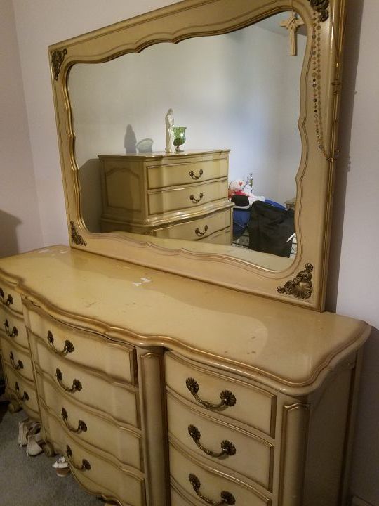 French Provincial Style Bedroom Furniture For In Chicago Il Offerup French Provincial Style Bedroom, French Provincial Furniture Chicago