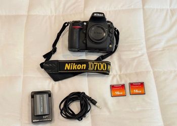 Nikon D700 + Two CF Cards (Shutter Count: 1,482)