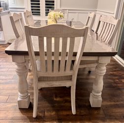 Avalanche 7-Piece Dining Set – Table + 6 Chairs – Antique White – Excellent Condition