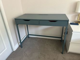 Computer desk