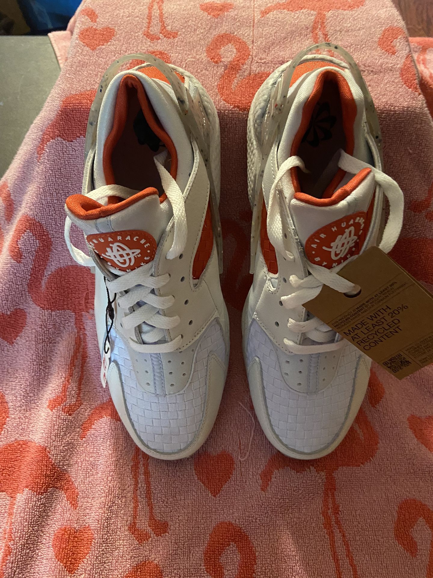 Air Nike huaraches White With A Rusty Color orange size 12