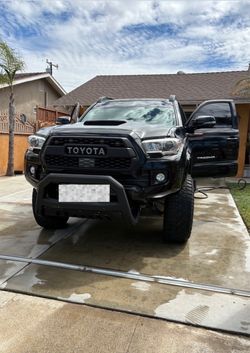 2018 Toyota Tacoma Double cab TRD Sport pick up 4D 5ft