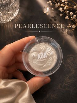 Shimmery Highlighter Pearlescence