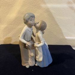 Vintage Casades Porcelain Figurine – Romantic Kissing Couple – Spain