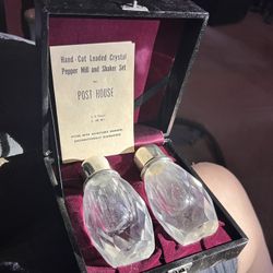 Two Sets Post House Hand Cut Crystal Pepper Mill And Shaker & Pepper