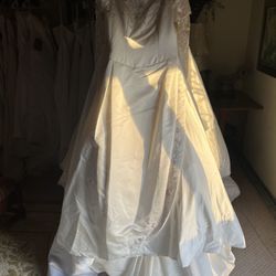 Size 14 Wedding Dress With Purple Flowering 