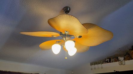 52 inch Baja Ceiling fan w/ lights- Harbor Breeze