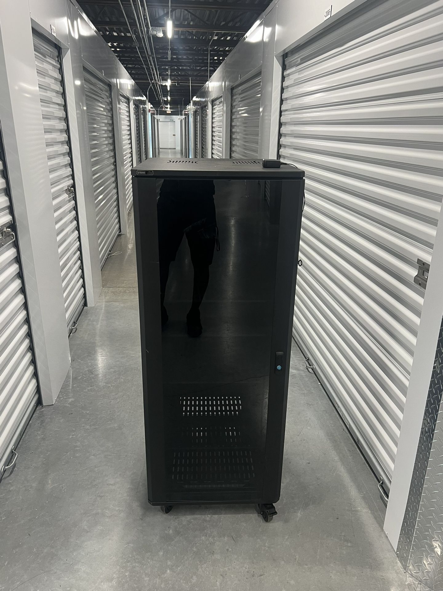 Strong® FS Series Rack System with Working DC Fans no Key Local Pickup Only. Used in good condition with minor scuff marks from normal usage. The rack