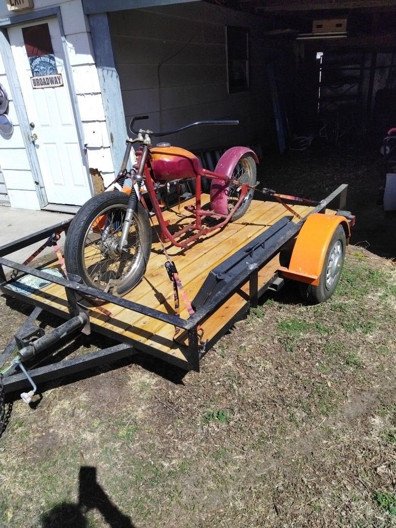 The motorcycle And Traliorit Comes With Two Motors