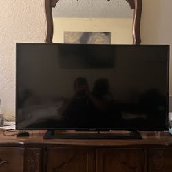 Sony 40 Inch TV W/Roku