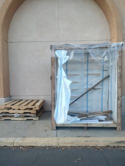 Free Pallets & Wooden Cage