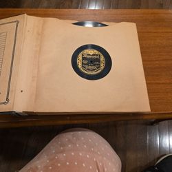 Records Vintage 78 r pm 13 Assorted  By Victor, Lincoln,  MECCA.  and Decca.