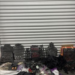 Halloween Decor Items Lot