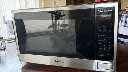 Panasonic The Genius 1100 Watt Microwave Oven