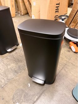 Black 8GL Trash Can