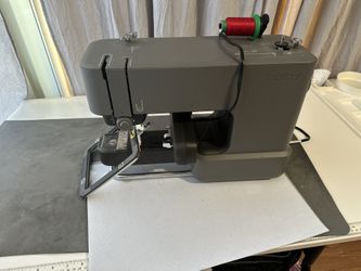 Embroidery Machine With Table