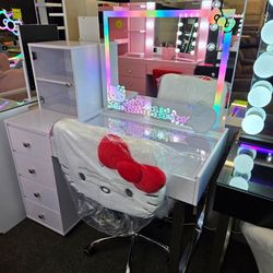 Brand New Hello Kitty Vanity Set 5 Drawers, Hollywood Mirror $799