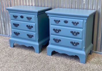 Nice Matching Set of Night Stands / End Tables