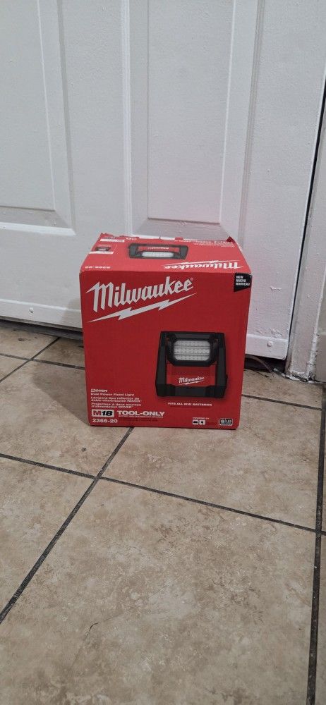 MILWAUKEE M18 VT LED LIGHT TOOL ONLY NEW NUEVO