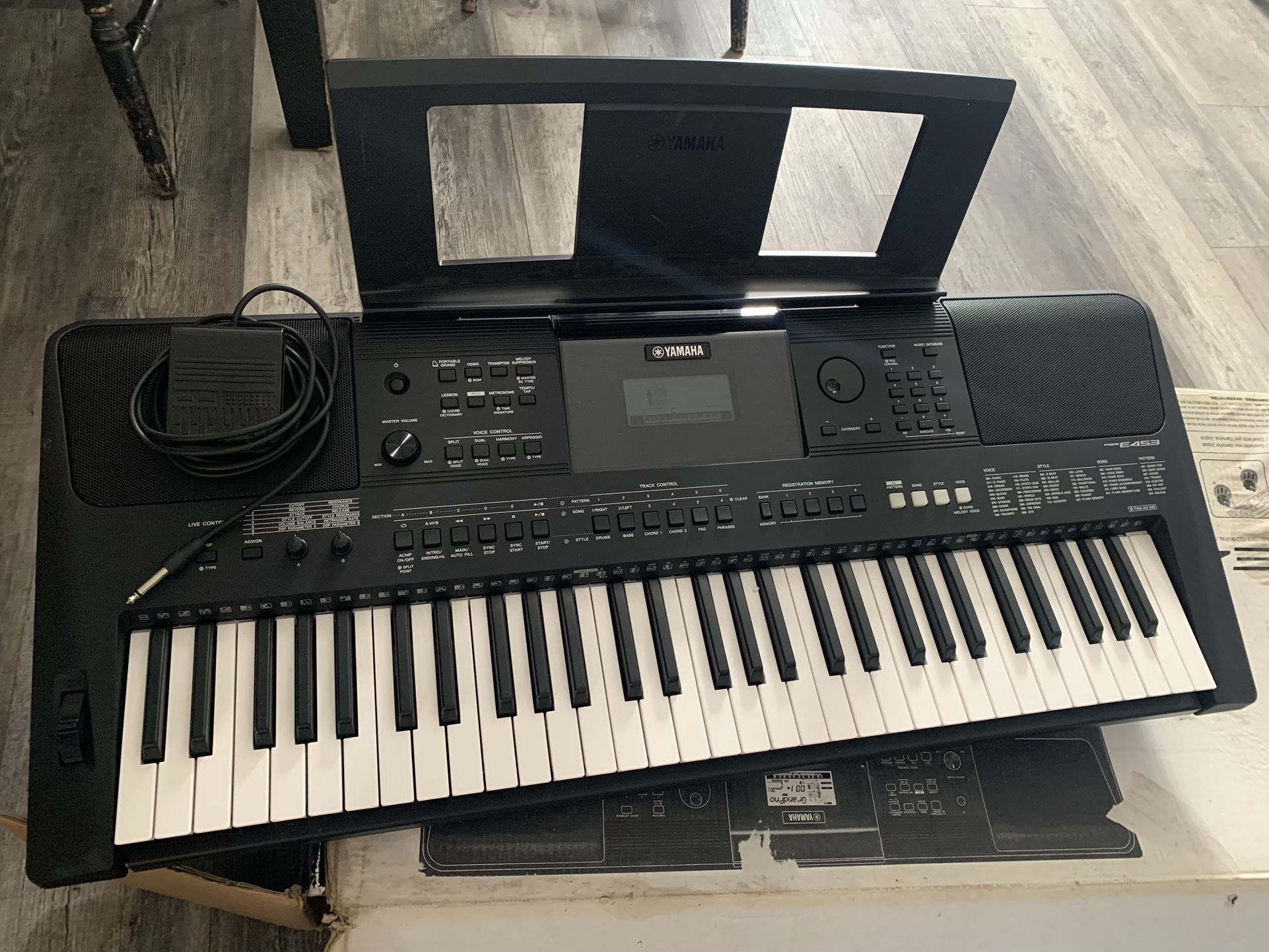 Yamaha PSR-E453 Keyboard