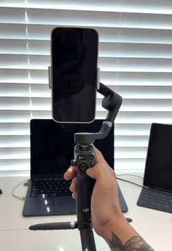DJI Osmo Mobile 6 – Professional Smartphone Gimbal Stabilizer (Excellent Condition)