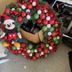 Mickey Mouse Wreath It’s Big 
