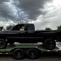 2000 Dodge Ram 1500 5.9 4X4 168K miles Black  For  Parts  