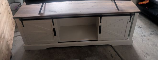 Entertainment system hosts 65-in TV
