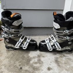 Salomon Ski Boots Size 22/23.5
