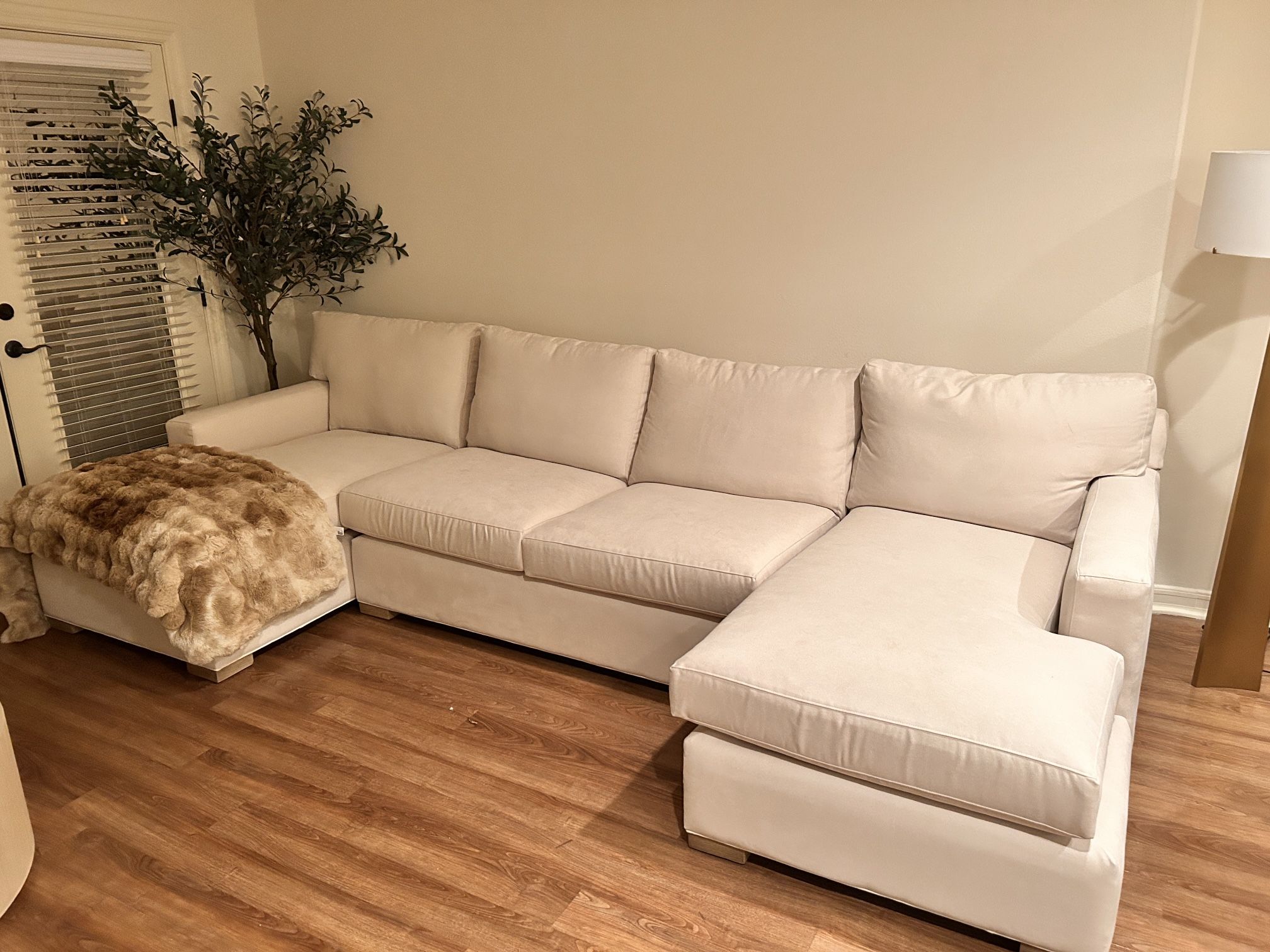 COUCH CRATE AND BARREL 