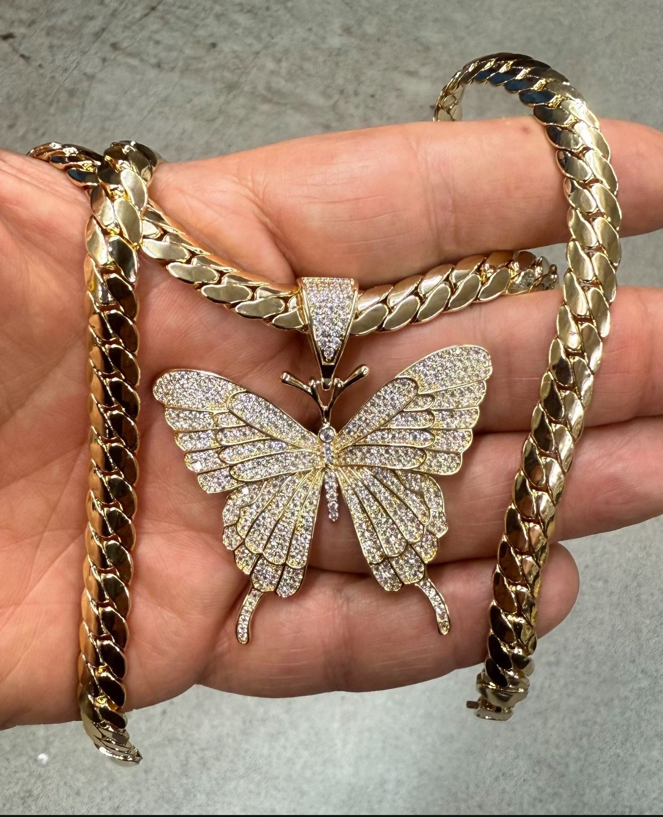 Beautiful full of stones, butterfly pendant and necklace π¦