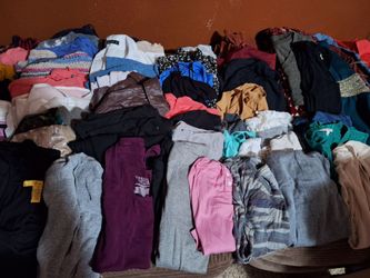 117+piece womens clothing bundle