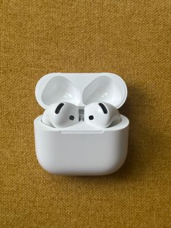 Apple AirPod 4 with charging case, original accessories