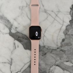 Apple Watch Series 6 40MM gold with charger like new