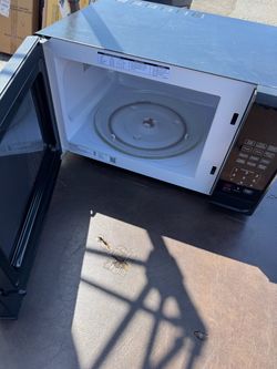 BLACK+DECKER  Microwave Oven - Stainless Steel Black