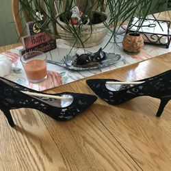 Karl Lagerfeld Lacey Black Pumps - NEVER WORN Size 8.5