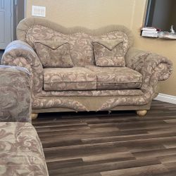 1 Set Sofas &200 Need Cleaning 