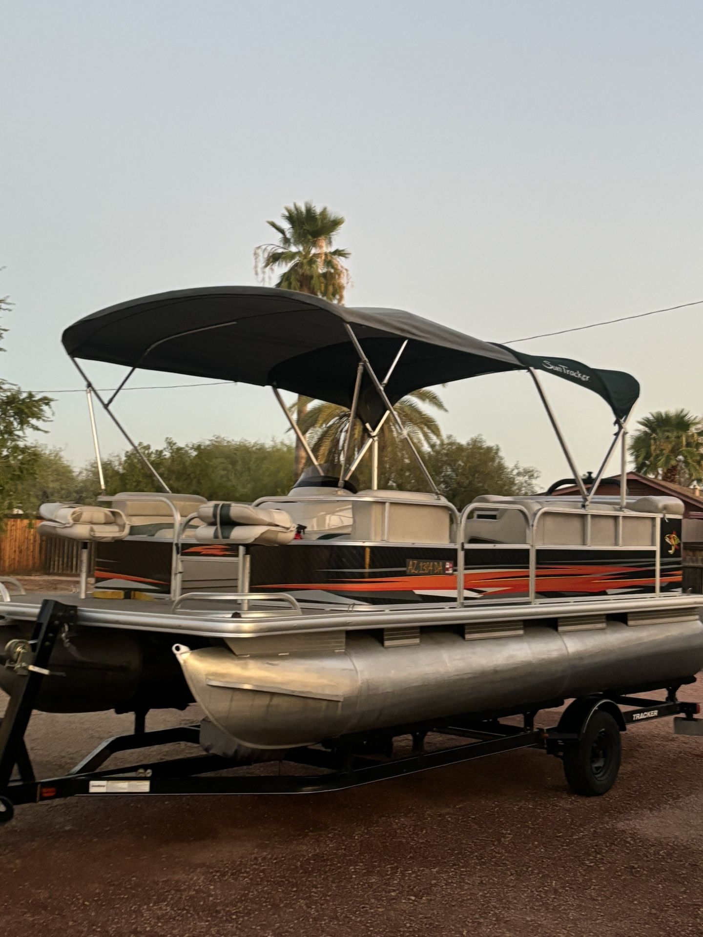  Pontoon -Sun Tracker Bass Buggy 21- 2016