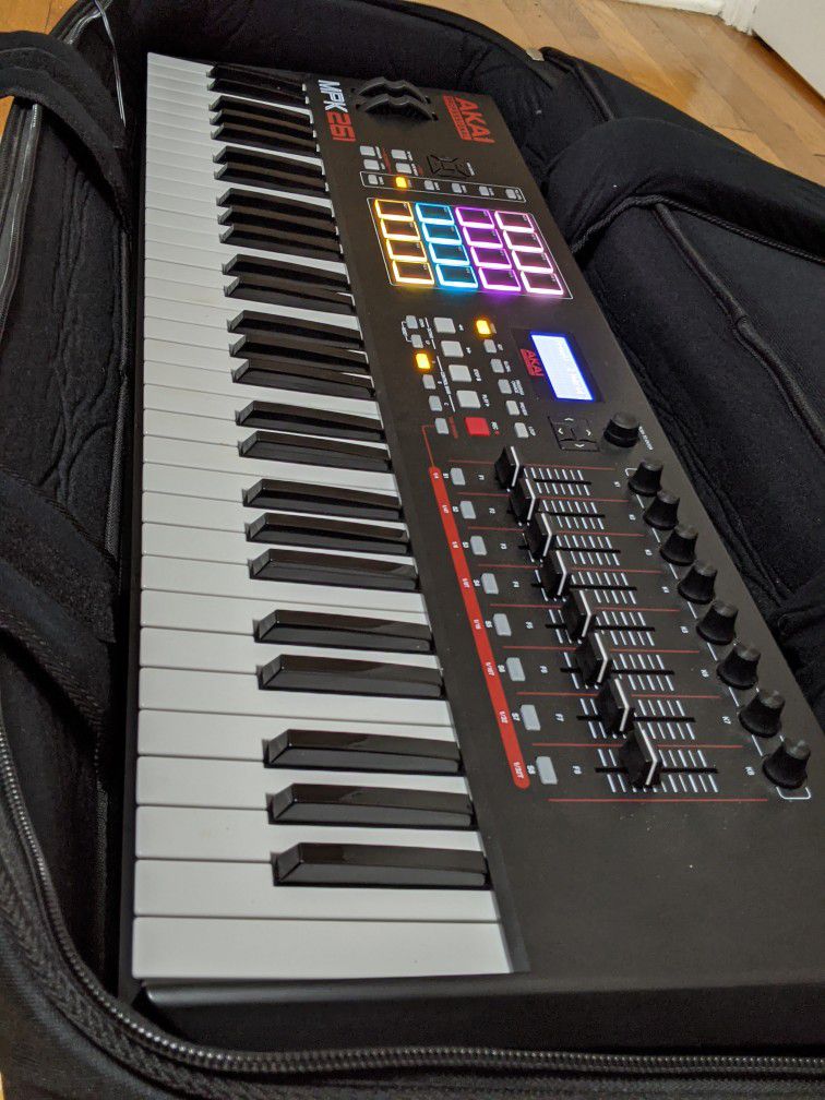 AKAI MPK261 61-Key Keyboard MIDI Controller