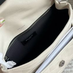Inner pocket of the bag