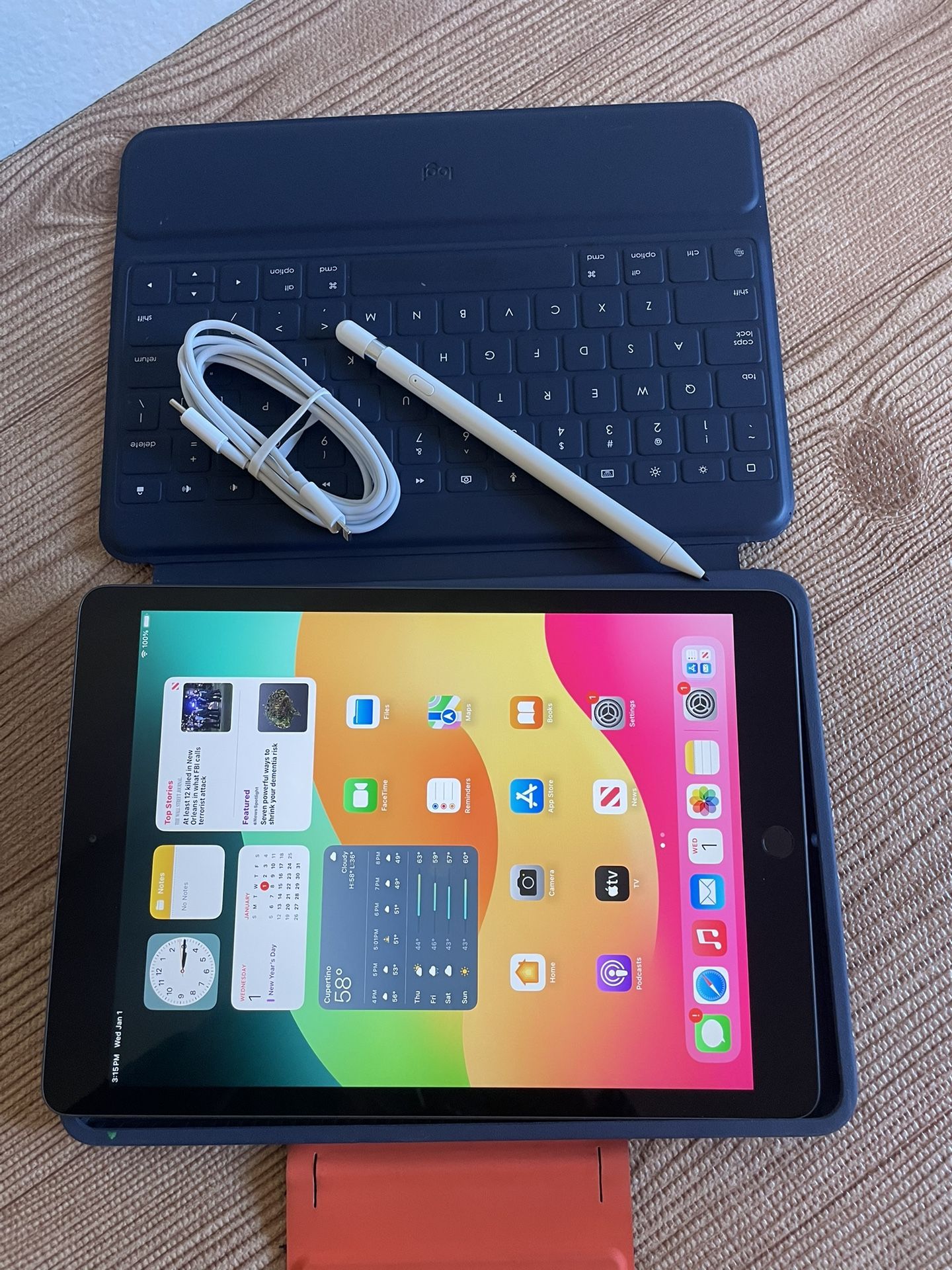 Apple iPad 7th Generation 128GB With Logitech Keyboard and Pencil