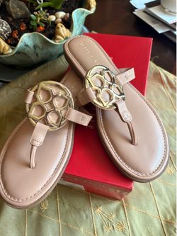 Kelly & Katie "Dahlin" T-Strap Sandals – Fawn Nappa PU – Women’s Size 8M – New In Box