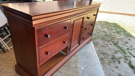 Dresser