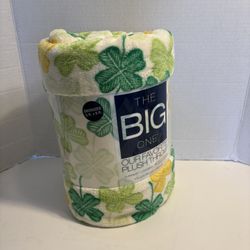 Kohls The Big One St Patrick’s Clovers Oversized Plush Throw 5ft x 6ft  NEW