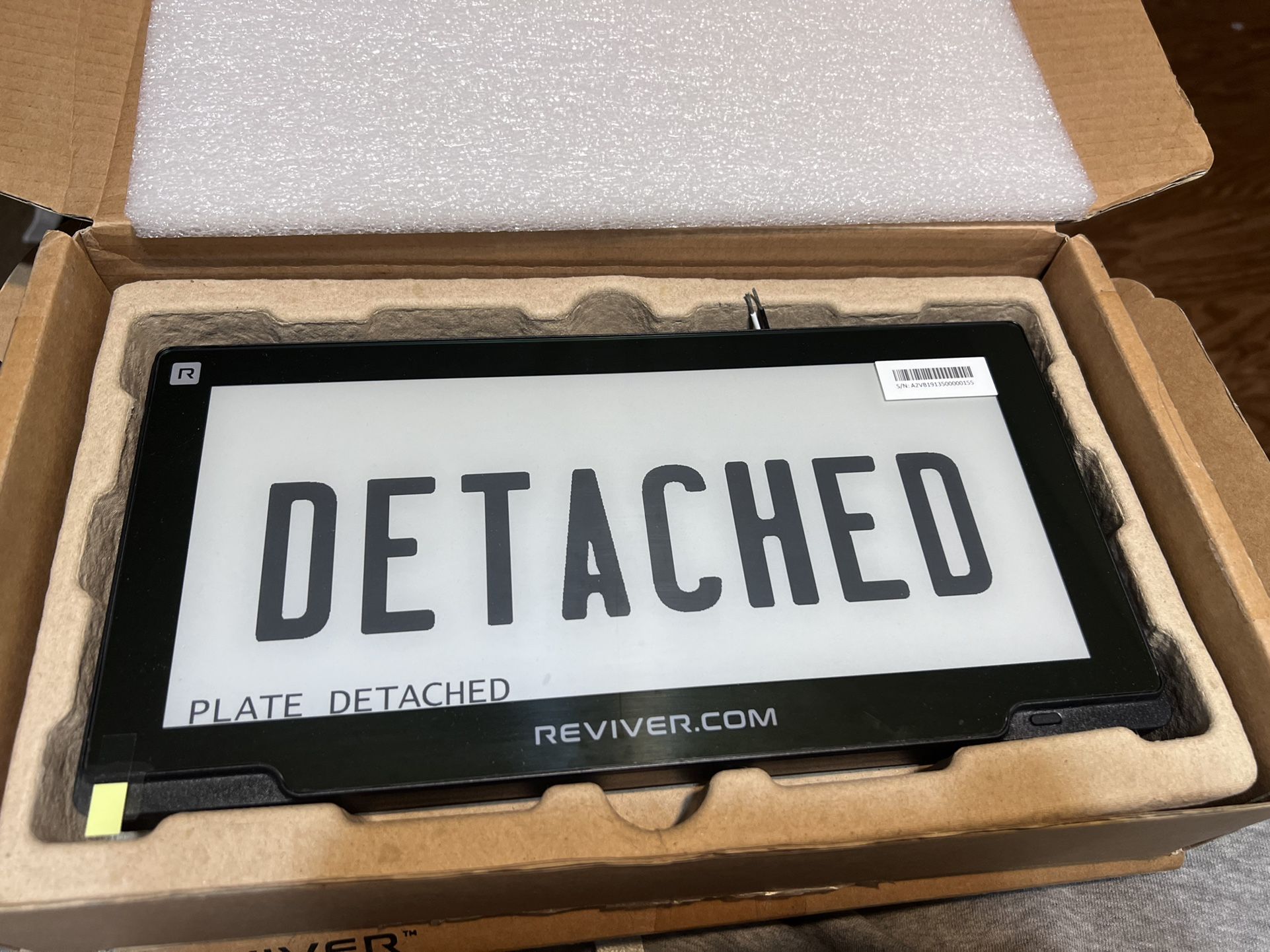 REVIVER AUTO DIGITAL LICENSE PLATE (R PLATE)