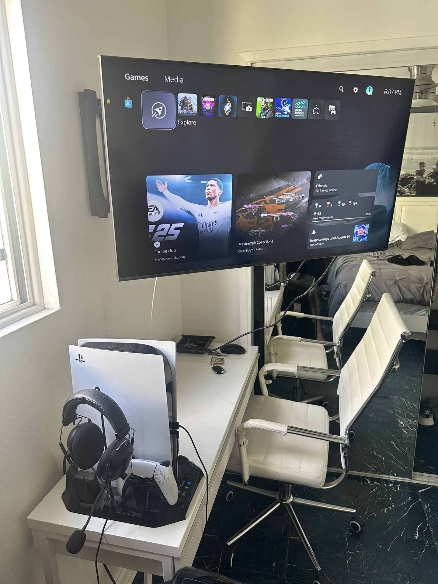 PlayStation 5 - 1 Year Old W/wireless Headphones And Cooling/charging Base 