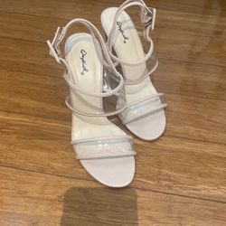 Zapatillas Nude Nuevas Size 7  $12